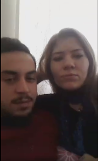 Evde Bakire Sevgilisinin Önce Memeleriyle Biraz Oynayıp Sonra Sakso Çektiriyor