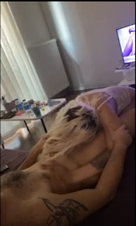 Melek, ve mika nickli yayıncı Çiftinin Sex Videosu Kız Fena Sakso Çekiyor