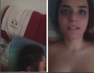 Yılın skandalı. Liseli Serdar sınıf arkadaşını annesinin yatağında sikiyor